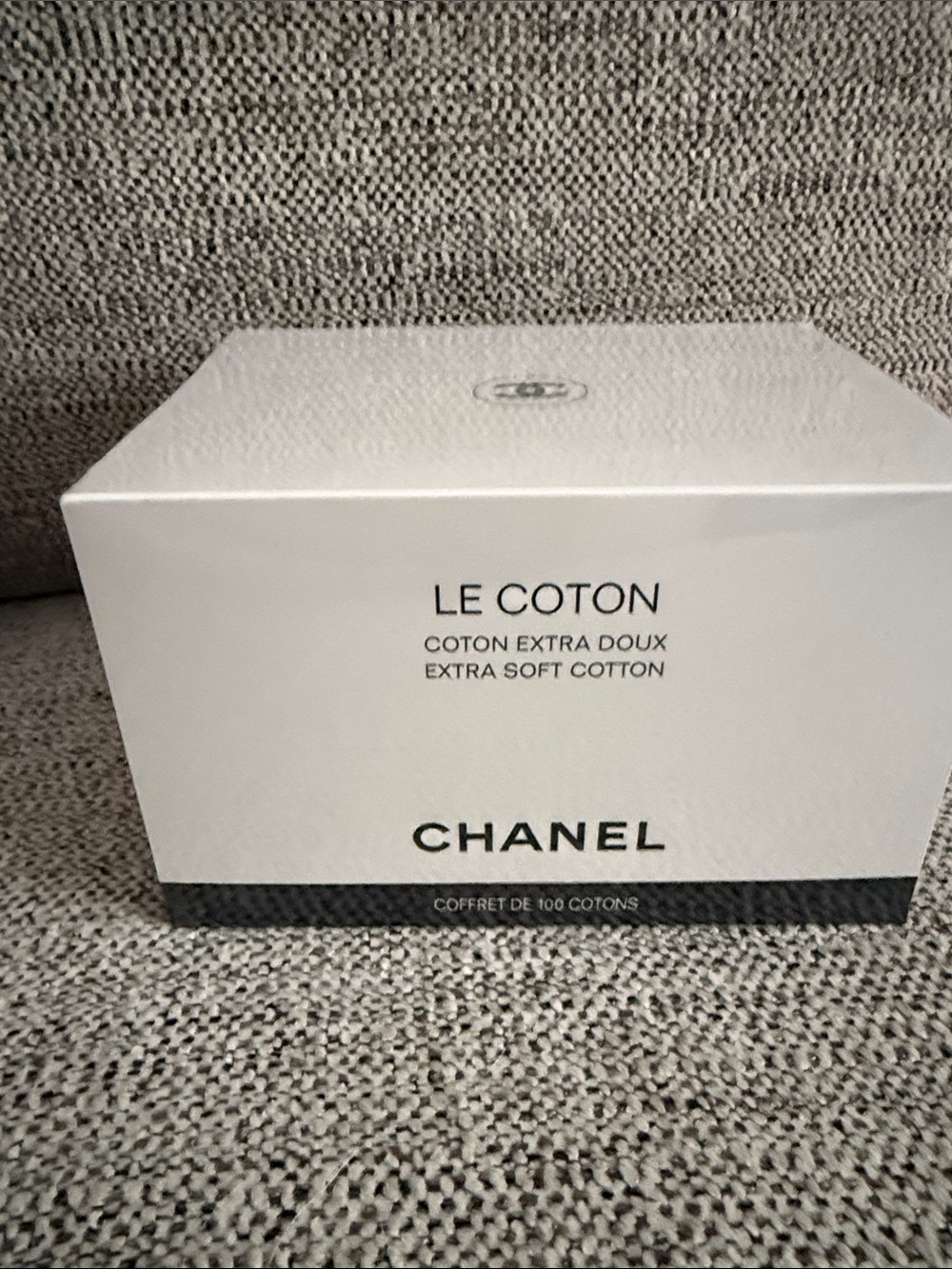 CHANEL LE COTON Extra Soft Cotton box containing 100 facial pads